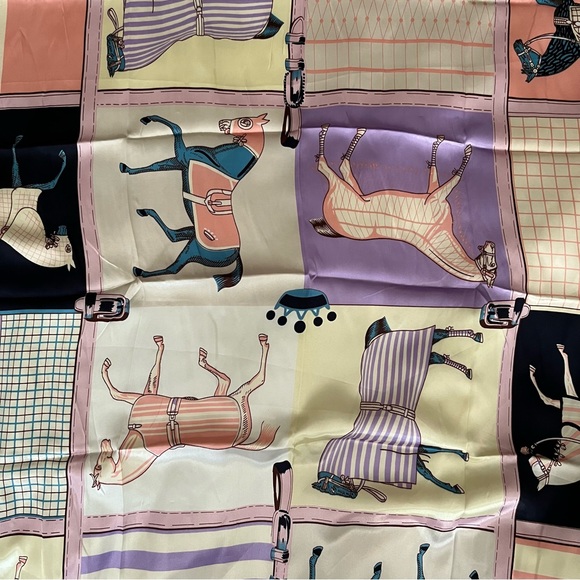 Suzhichou Horse Print Equestrian Scarf - Picture 3 of 6